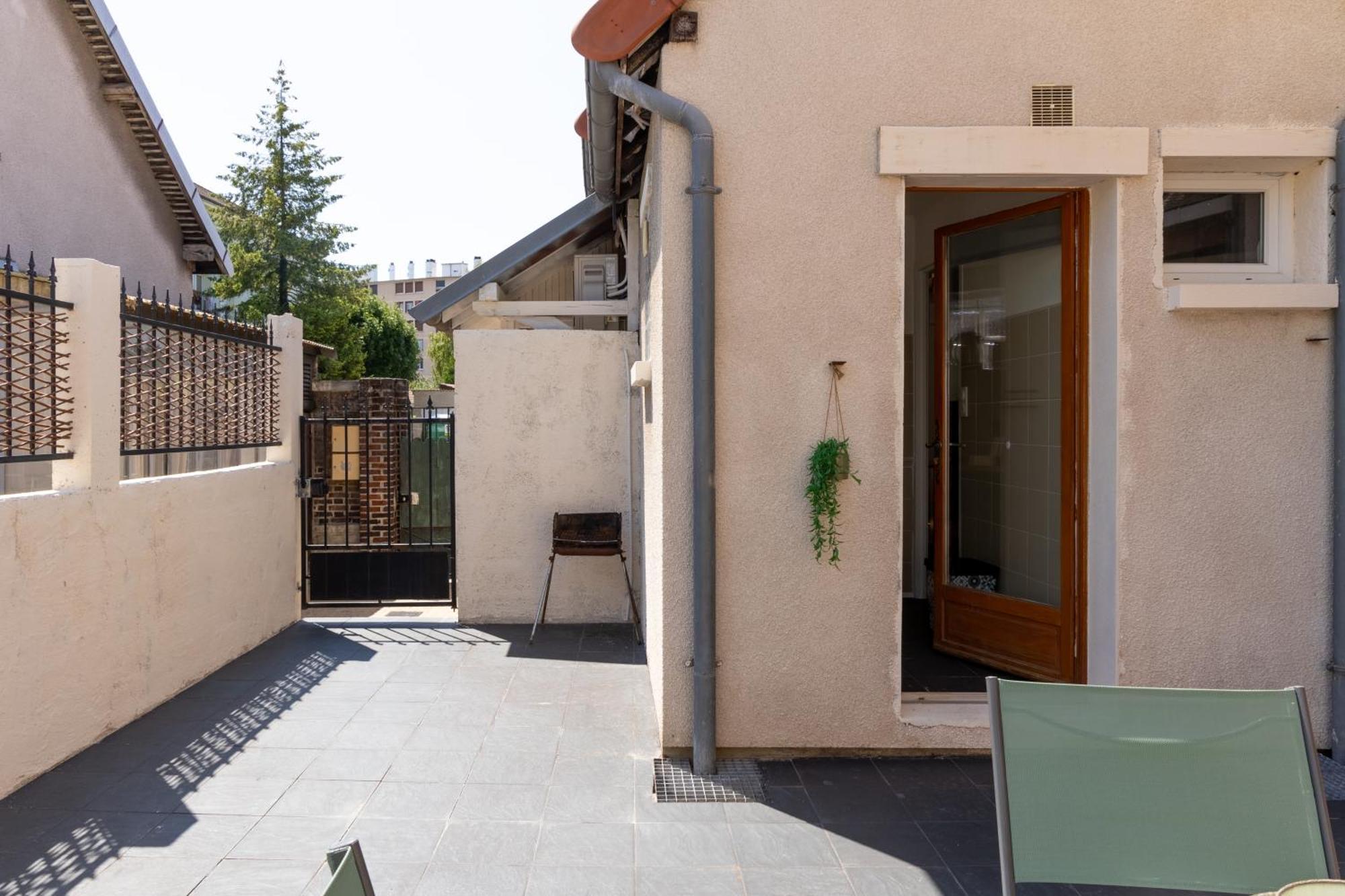 Apartment Le Relax - Maison Climatisee Avec Terrasse - Troyes
